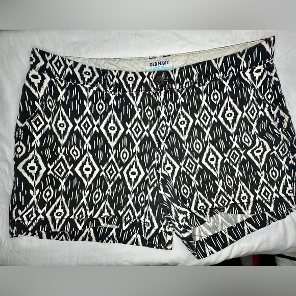 Old Navy Geometric Print ~ Casual Chino Shorts ~ Boho Hippie Size 14 - Picture 4 of 5